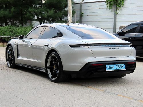 포르쉐 타이칸 GTS 사진 3