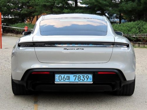 포르쉐 타이칸 GTS 사진 모두보기