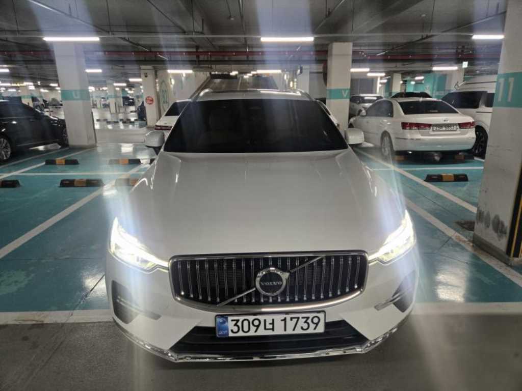 볼보 XC60(2세대) T8 AWD 얼티메이트 브라이트 사진 1