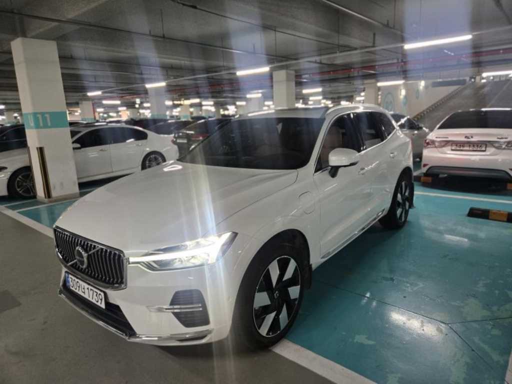 볼보 XC60(2세대) T8 AWD 얼티메이트 브라이트 사진 2