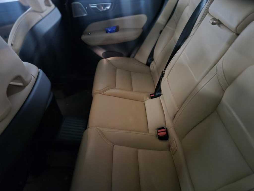 볼보 XC60(2세대) T8 AWD 얼티메이트 브라이트 사진 6