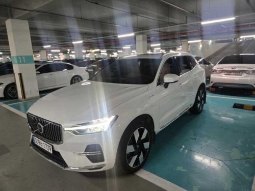 볼보 XC60(2세대) T8 AWD 얼티메이트 브라이트 사진 2