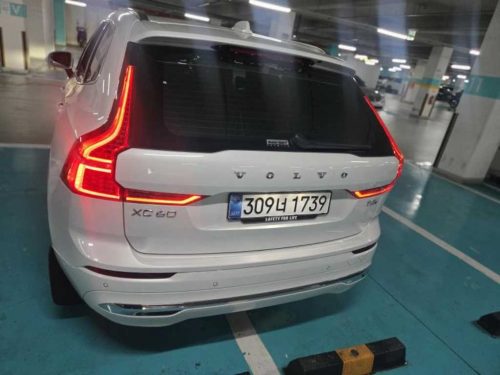 볼보 XC60(2세대) T8 AWD 얼티메이트 브라이트 사진 4