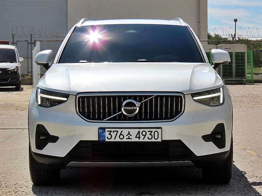볼보 XC40 B4 AWD 얼티메이트 브라이트