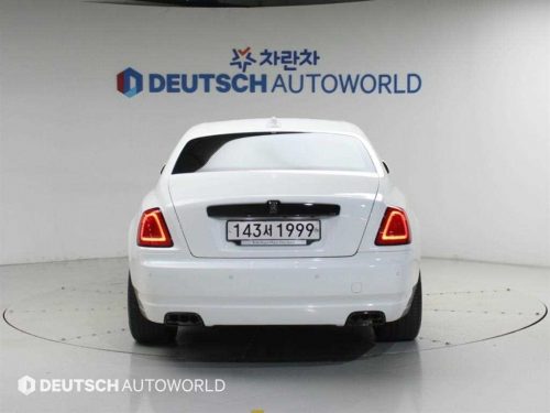 롤스로이스 고스트 6.6 V12 블랙 배지 사진 4