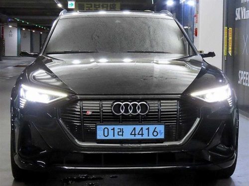 아우디 e-트론 S 스포트백 사진 2