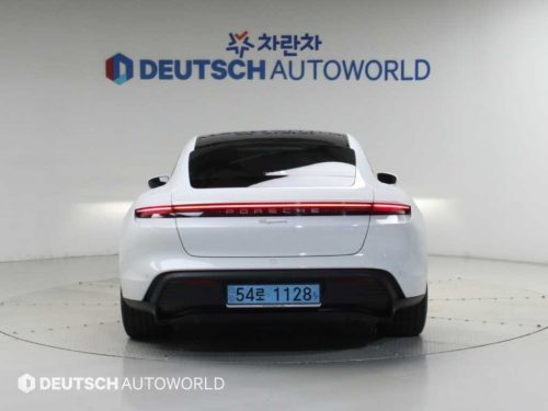 포르쉐 타이칸 베이스 사진 모두보기