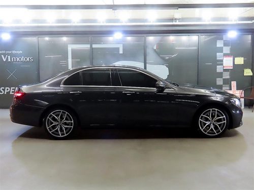 벤츠 E-클래스 W213 E220d 4MATIC AMG라인 사진 3