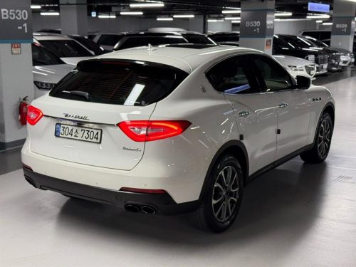 마세라티 르반떼 3.0 AWD 사진 5