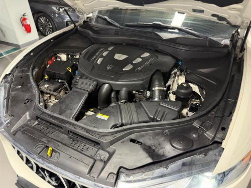 마세라티 르반떼 3.0 AWD 사진 6