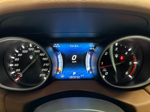 마세라티 르반떼 3.0 AWD 사진 7