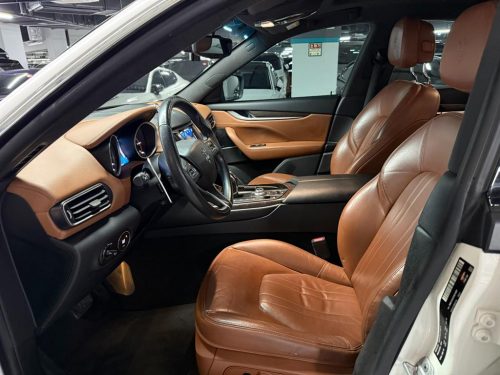 마세라티 르반떼 3.0 AWD 사진 10