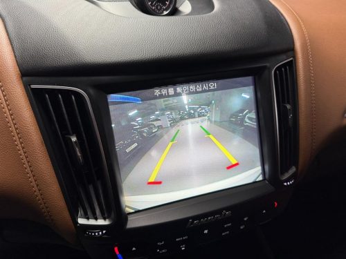 마세라티 르반떼 3.0 AWD 사진 14