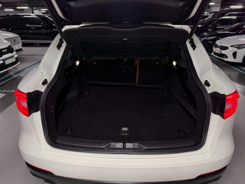 마세라티 르반떼 3.0 AWD 사진 19