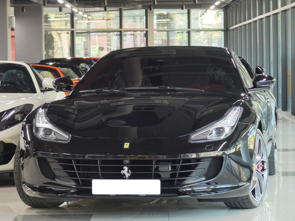 페라리 GTC4 루쏘 T3.9 V8