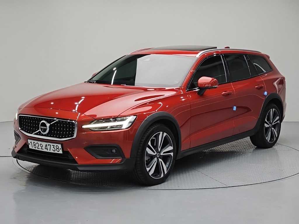 볼보 V60 크로스 컨트리 2세대 2.0 T5 프로 AWD