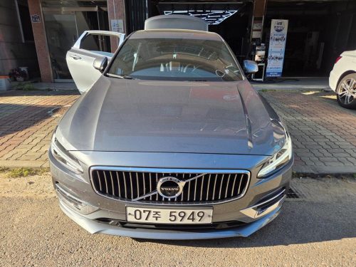 볼보 S90 T8 AWD 엑설런스