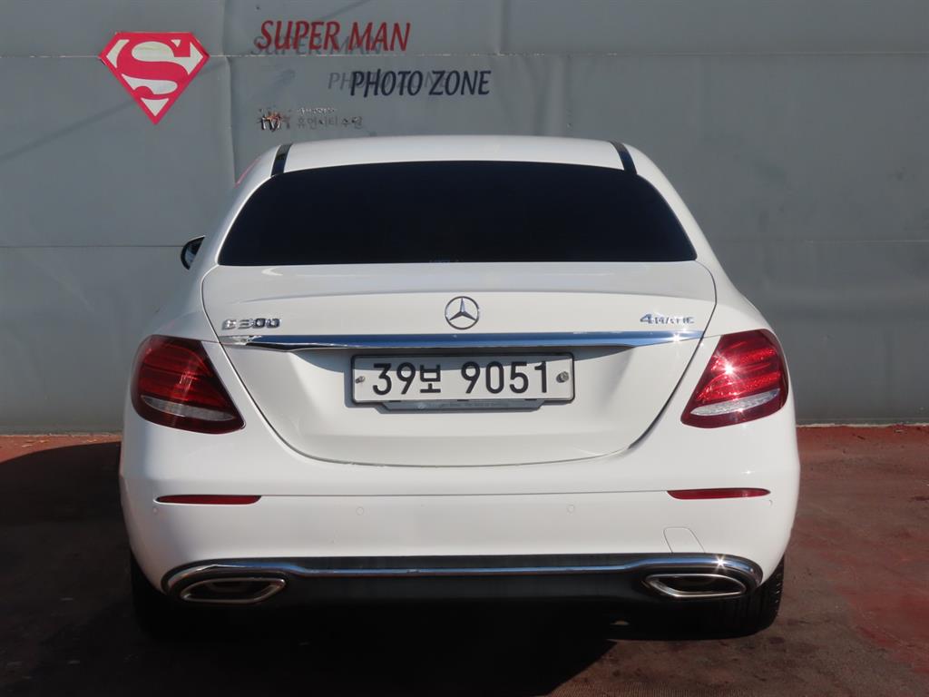 벤츠 E-클래스 W213 E300 4MATIC 익스클루시브 사진 4
