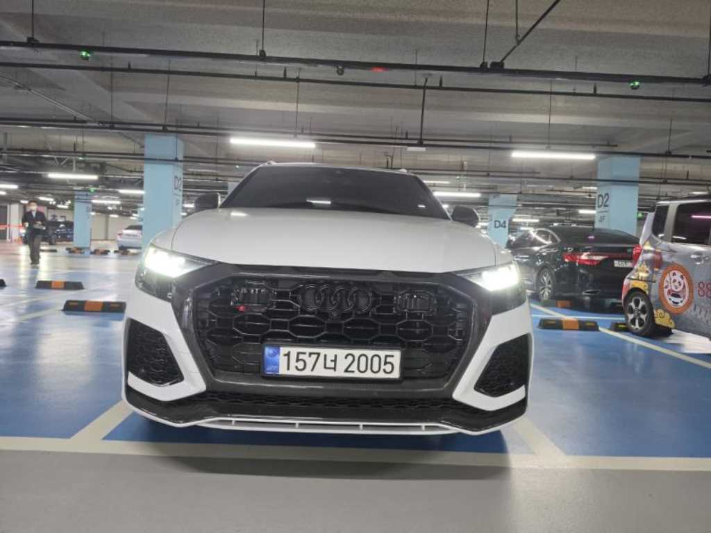 아우디 RSQ8 4.0 TFSI 콰트로