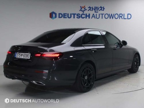 벤츠 E-클래스 W213 E220d 4MATIC AMG라인 사진 2