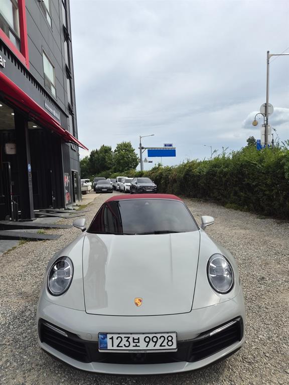 포르쉐 911(992) 카레라 4 카브리올레