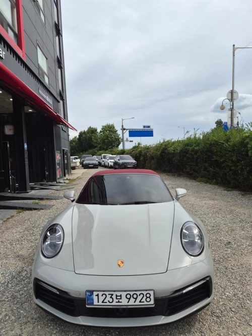 포르쉐 911(992) 카레라 4 카브리올레