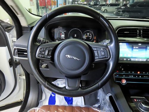 재규어 F-PACE 20d 포트폴리오 사진 8