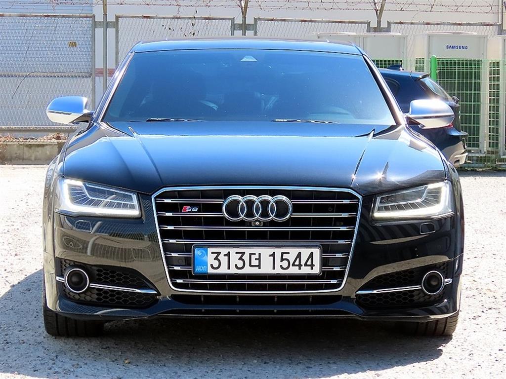 아우디 S8 4.0 TFSI 콰트로
