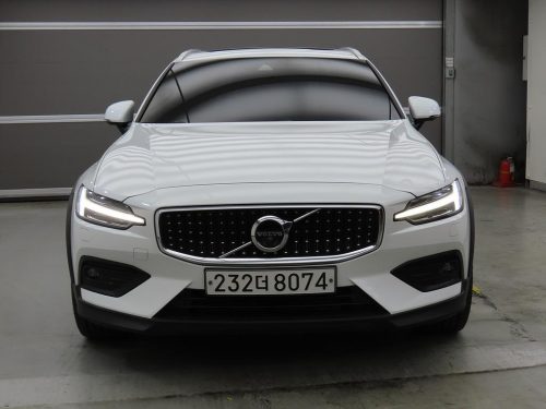 볼보 V60 크로스 컨트리 2세대 2.0 T5 프로 AWD