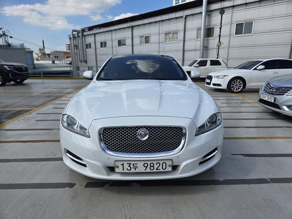 재규어 XJ (X351) 3.0 SC