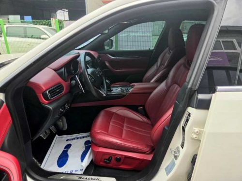 마세라티 르반떼 3.0 AWD 사진 5