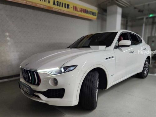 마세라티 르반떼 3.0 AWD 사진 3