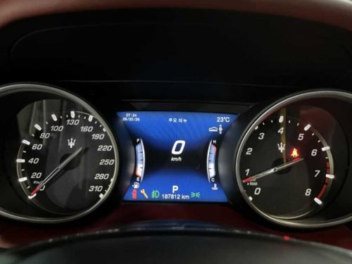 마세라티 르반떼 3.0 AWD 사진 17