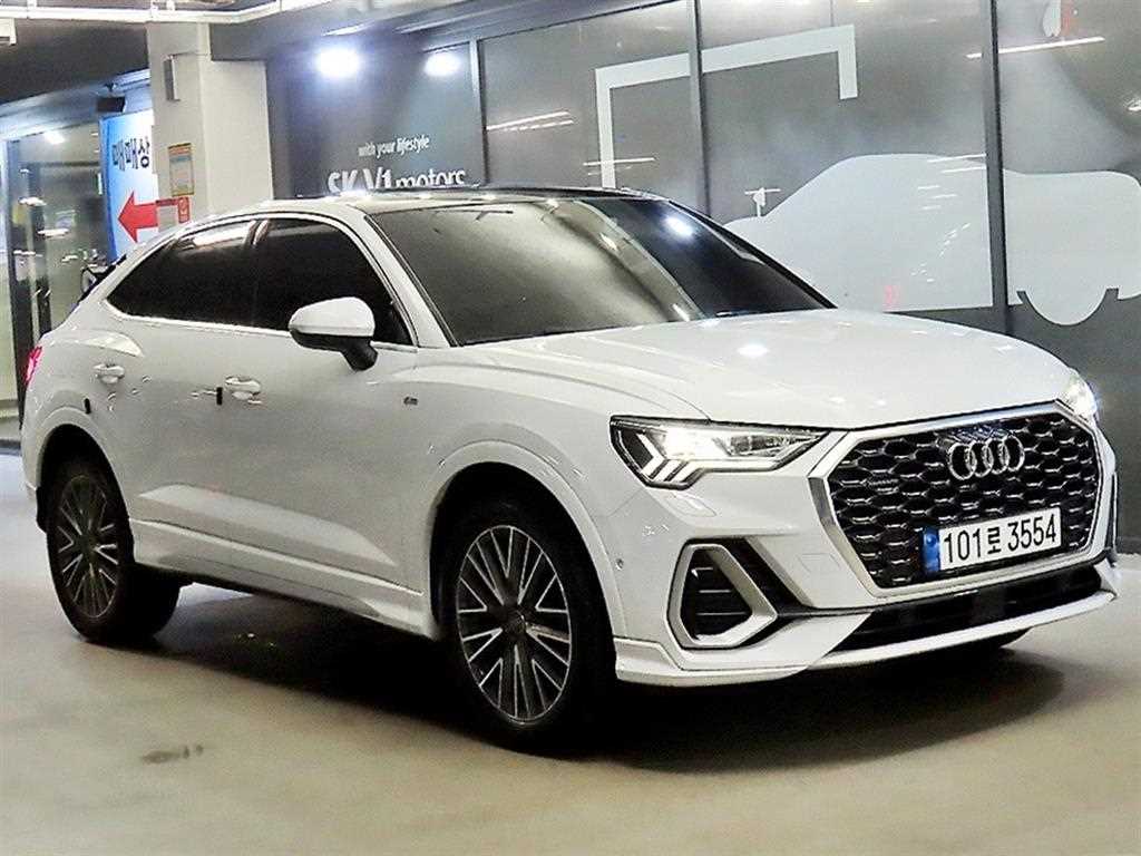 아우디 Q3 (F3) 40 TFSI 콰트로