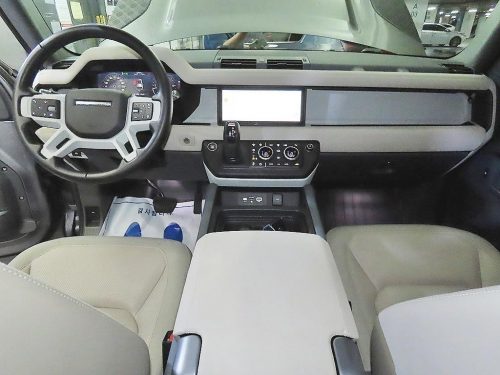 랜드로버 디펜더 (L663) D240 사진 10