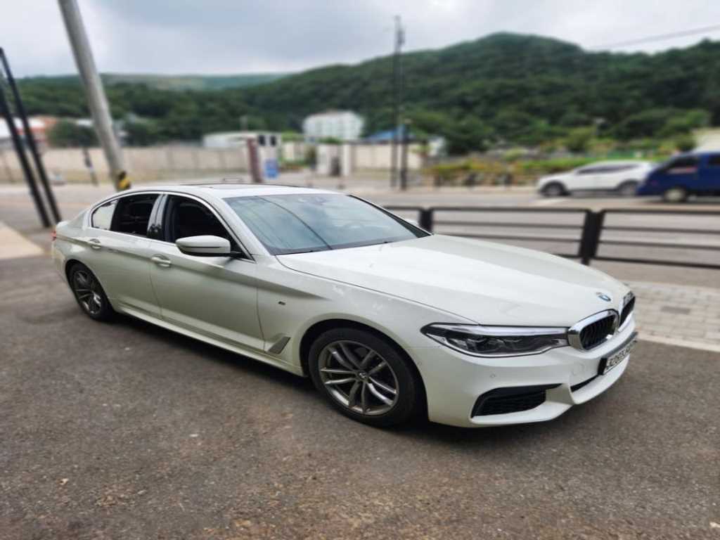 BMW 5시리즈 (G30) 520d xDrive M 스포츠 플러스 사진 2