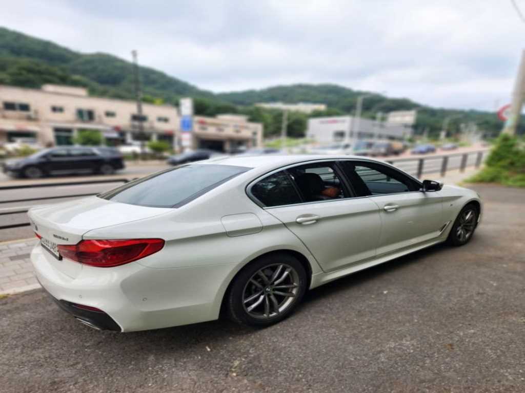 BMW 5시리즈 (G30) 520d xDrive M 스포츠 플러스 사진 5