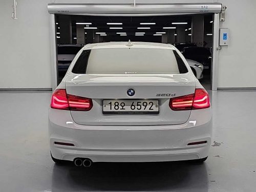 BMW 3시리즈 (F30) 320d 사진 3