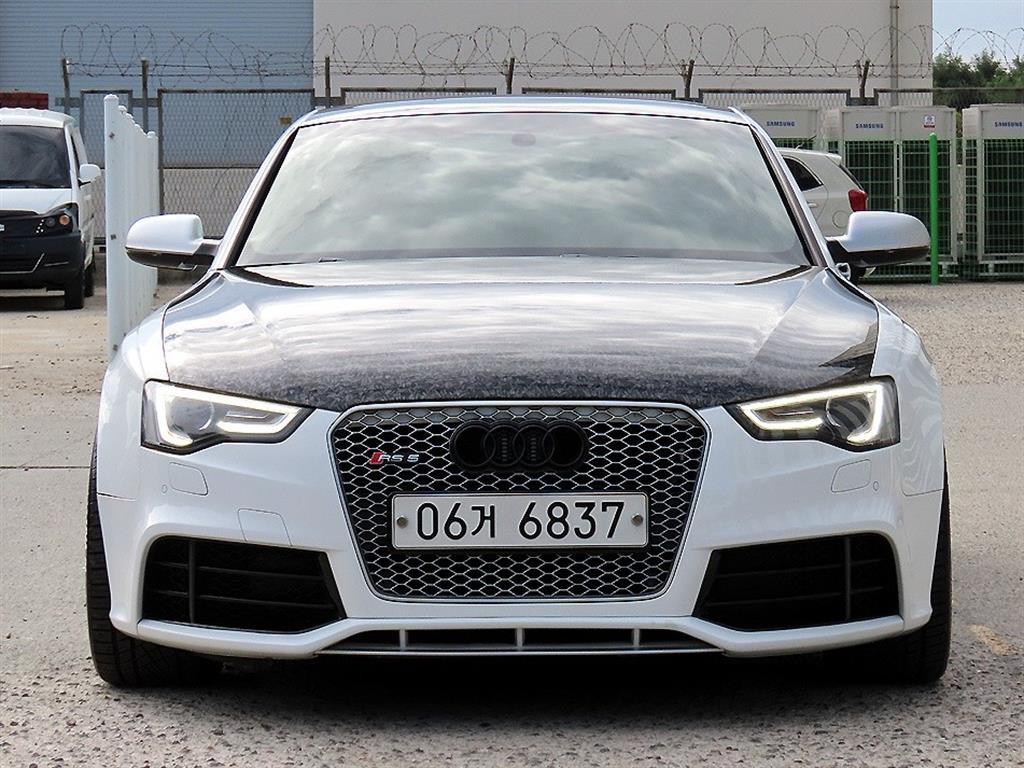아우디 RS5 4.2 FSI 콰트로