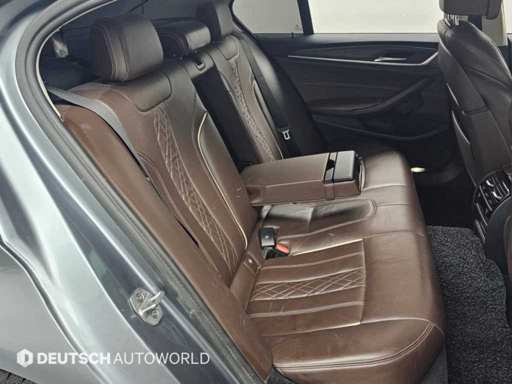BMW 5시리즈 (G30) 520d xDrive M 스포츠 플러스 사진 12