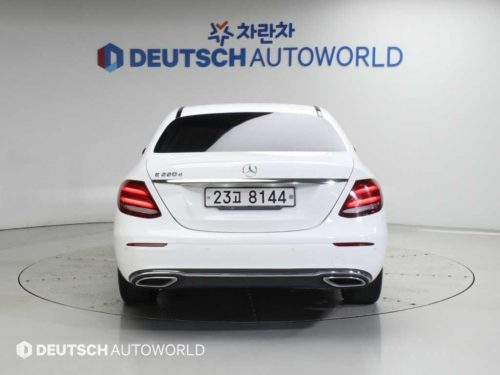 벤츠 E-클래스 W213 E220d 아방가르드 사진 4