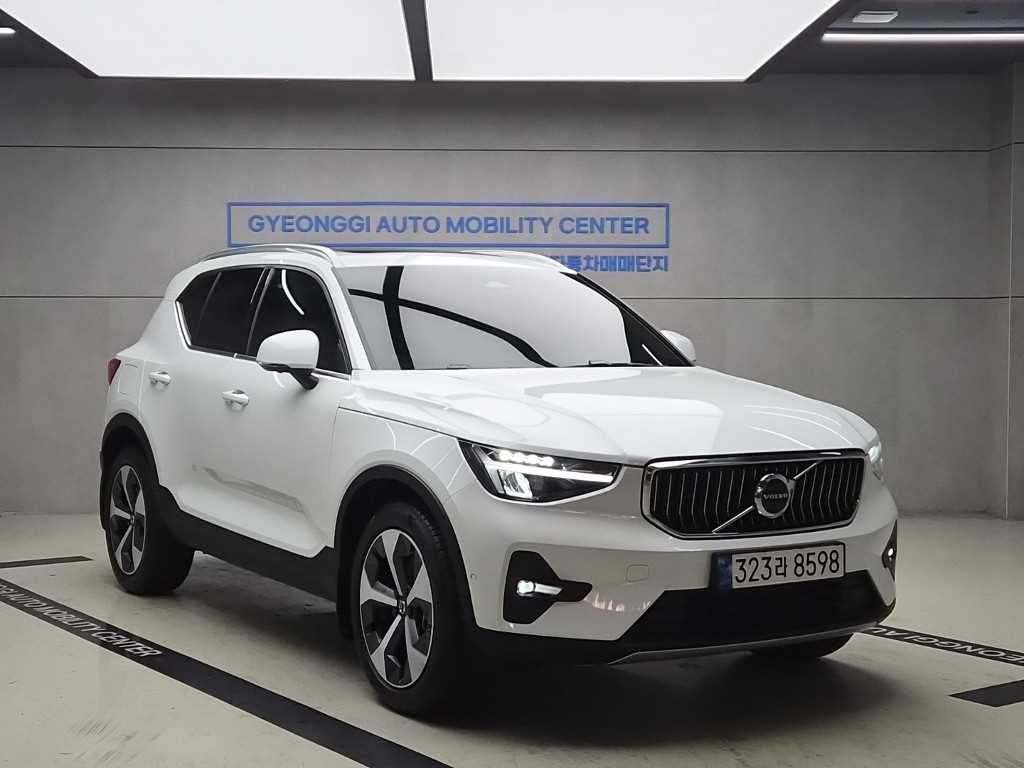 볼보 XC40 B4 AWD 얼티메이트 브라이트