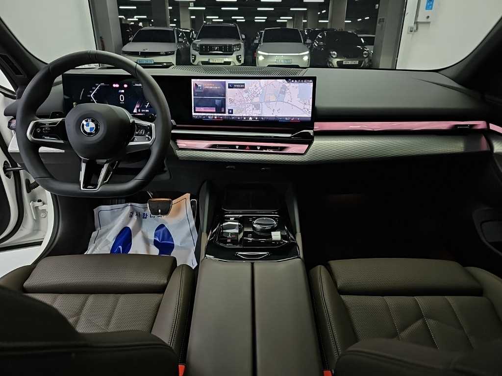 BMW 5시리즈 (G60) 520i 사진 7