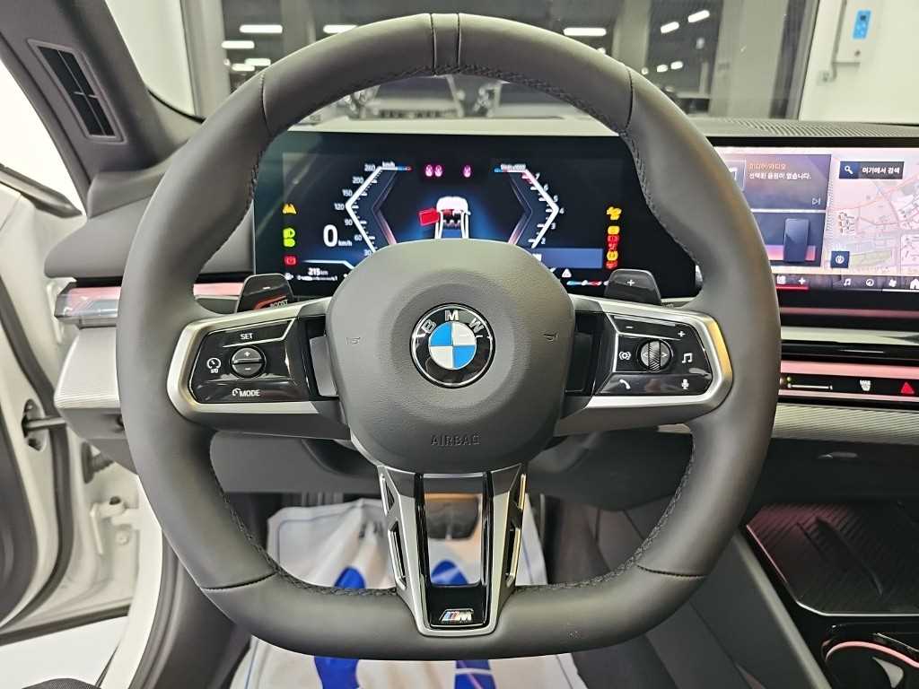 BMW 5시리즈 (G60) 520i 사진 9