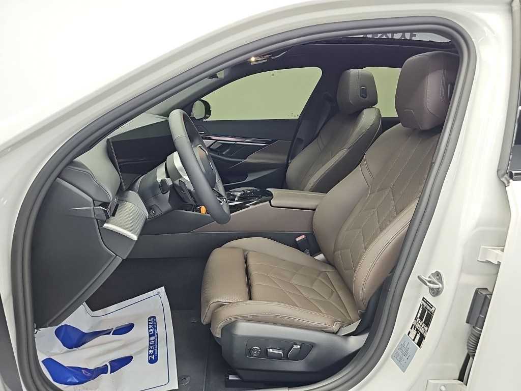 BMW 5시리즈 (G60) 520i 사진 11