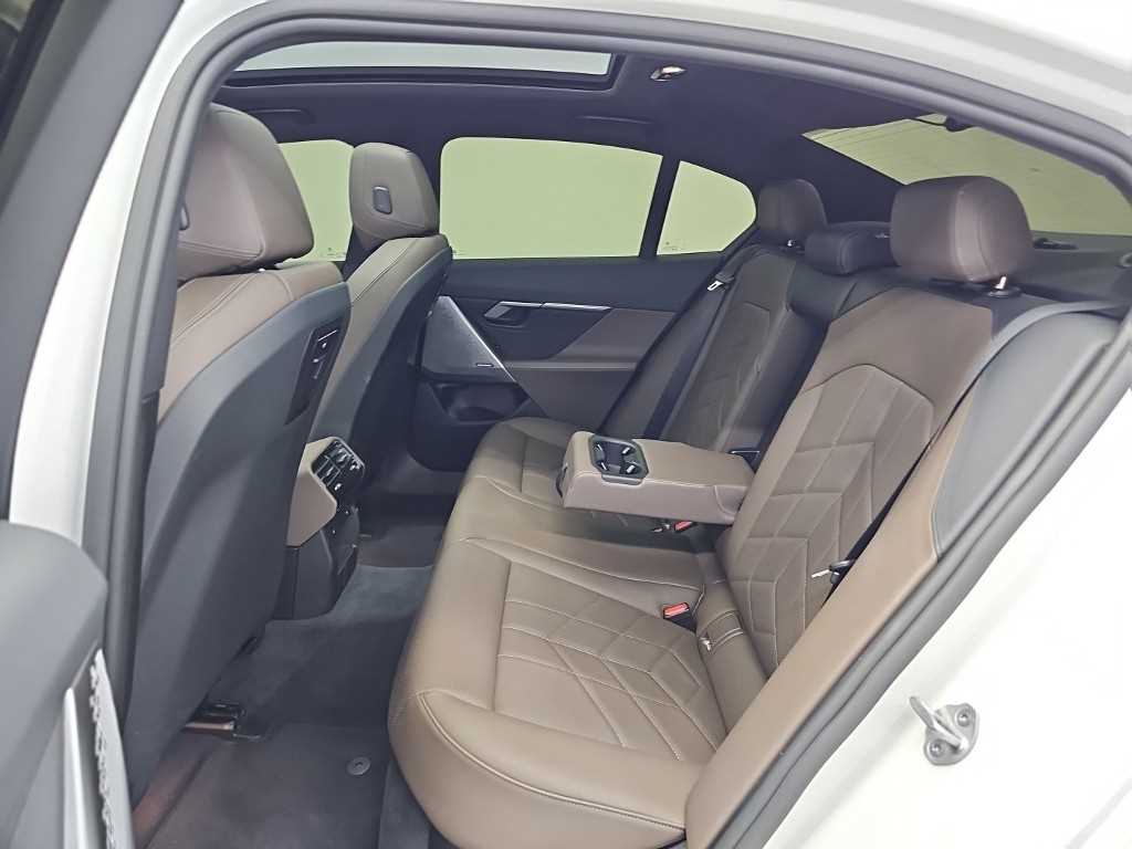 BMW 5시리즈 (G60) 520i 사진 12