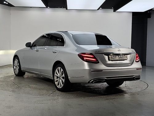 벤츠 E-클래스 W213 E220d 4MATIC 익스클루시브 사진 3