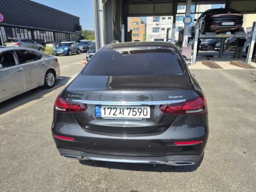 벤츠 E-클래스 W213 E220d 4MATIC AMG라인 사진 모두보기