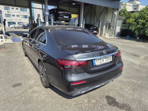 벤츠 E-클래스 W213 E220d 4MATIC AMG라인 사진 6