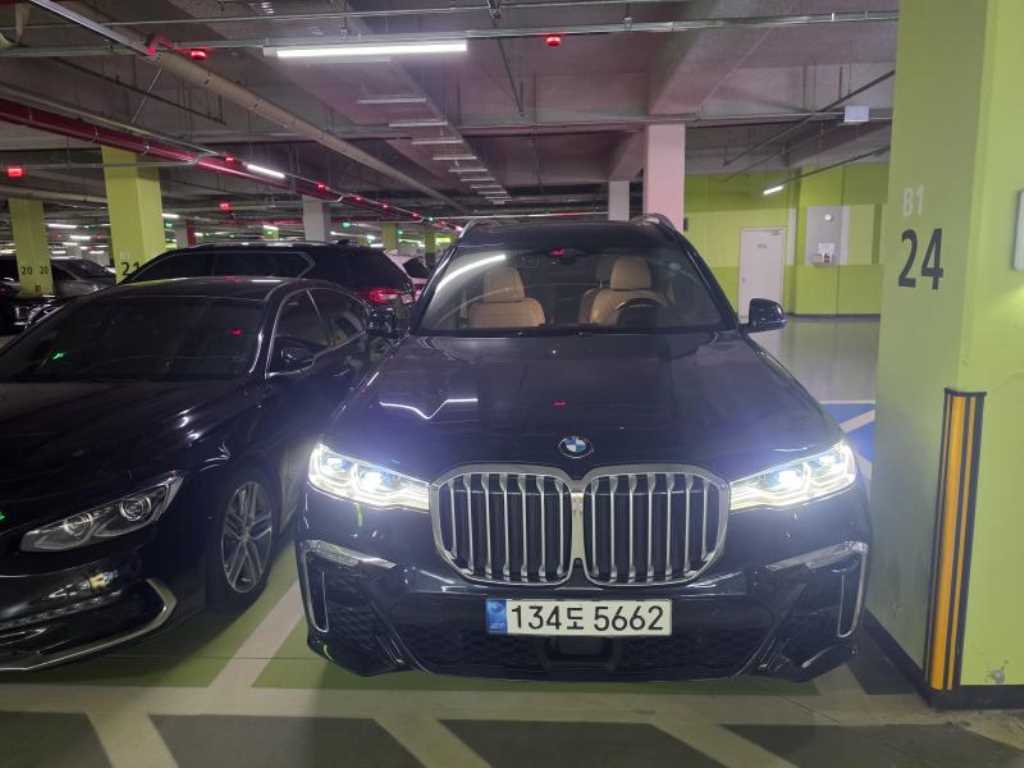 BMW X7 (G07) xDrive 40i M 스포츠